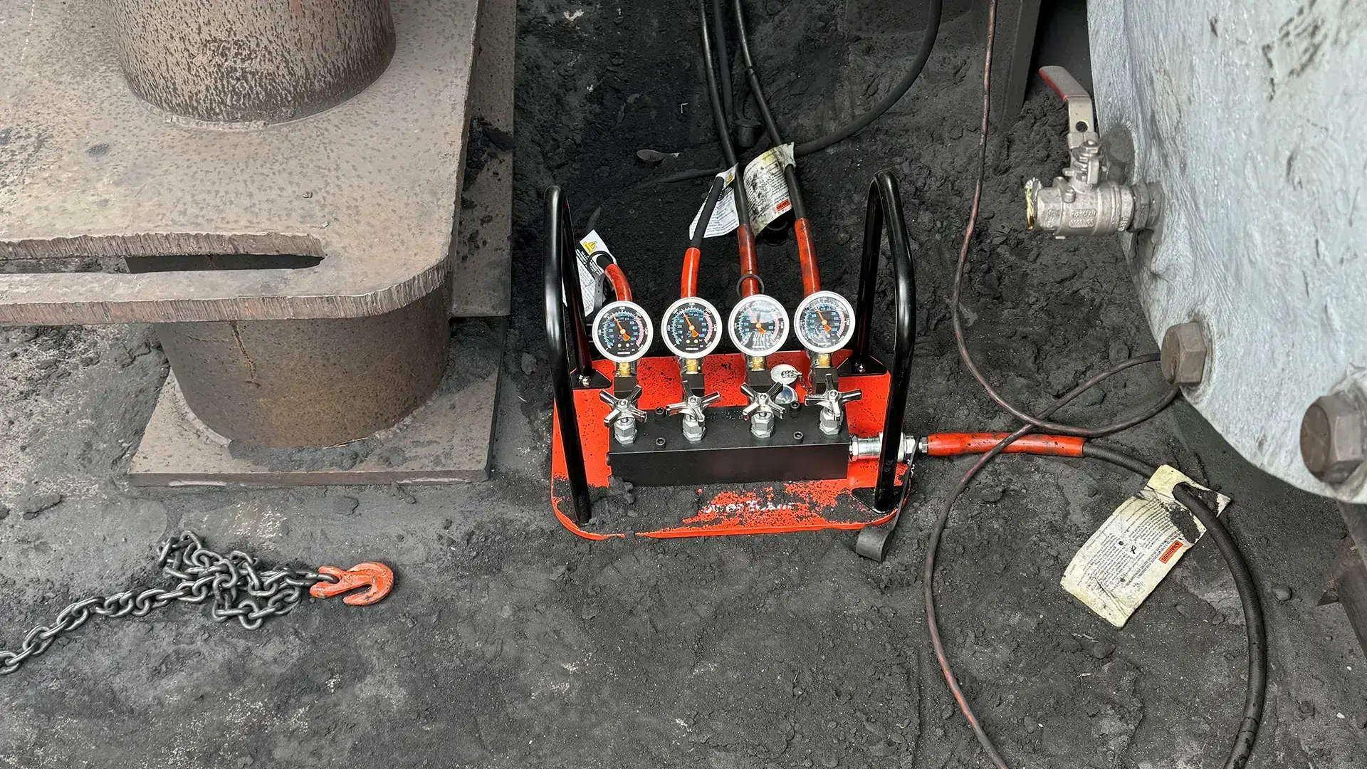 Plant Maintenance Using a Power Team’s Hydraulic Lifting Manifold System