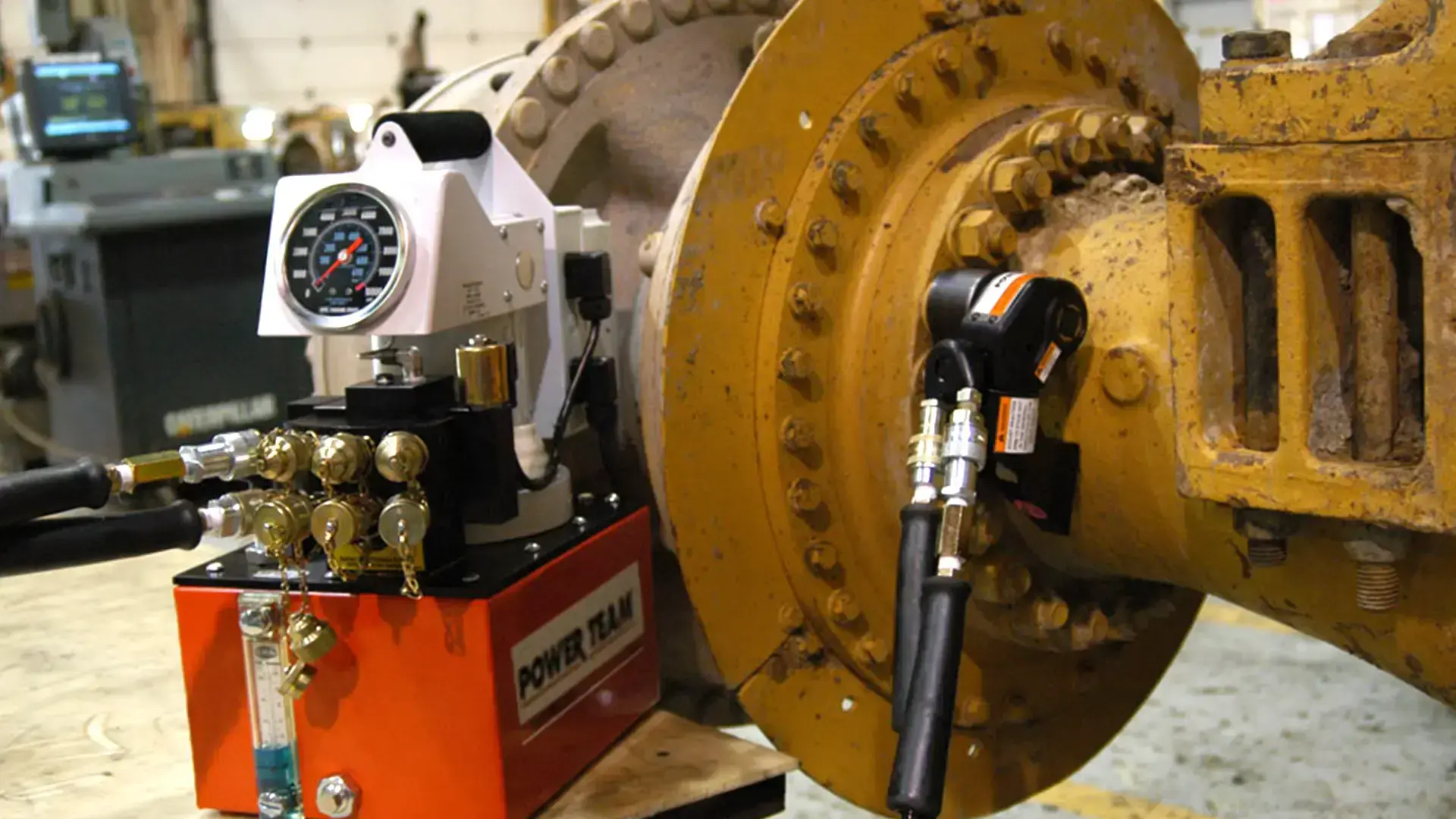 Maintenance of Heavy Off-Road Vehicles Using Hydraulic Torque Wrenches